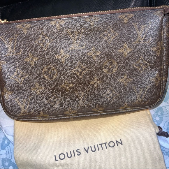 Used Brown Louis Vuitton Authentic Vintage Monogram Pochette